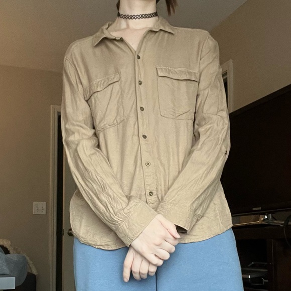 🗂️ Tan Buttondown - Picture 1 of 4